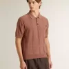 Polo pentru bărbați, de culoare cărămiziu, cu logo brodat. Polo pentru bărbați, de culoare cărămiziu, cu logo brodat.