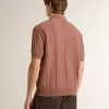 Polo pentru bărbați, de culoare cărămiziu, cu logo brodat. Polo pentru bărbați, de culoare cărămiziu, cu logo brodat.