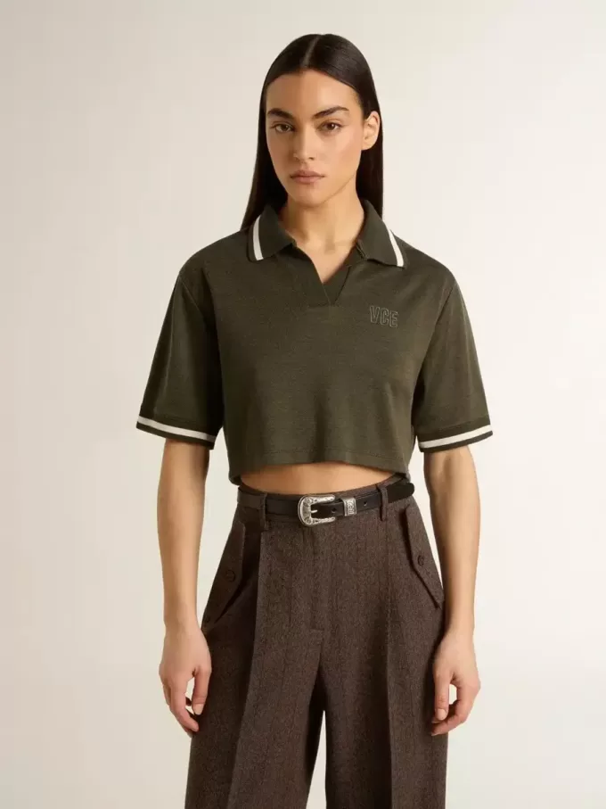 Polo scurt pentru femei din tricou verde militar cu broderie Polo scurt pentru femei din tricou verde militar cu broderie