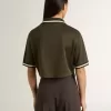 Polo scurt pentru femei din tricou verde militar cu broderie Polo scurt pentru femei din tricou verde militar cu broderie