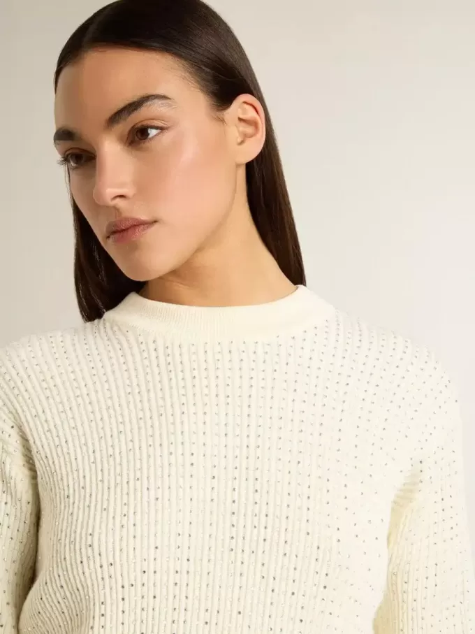 Pulover cu guler rotund pentru femei, din lână merino albă, cu cristale pe toată suprafața Pulover cu guler rotund pentru femei, din lână merino albă, cu cristale pe toată suprafața