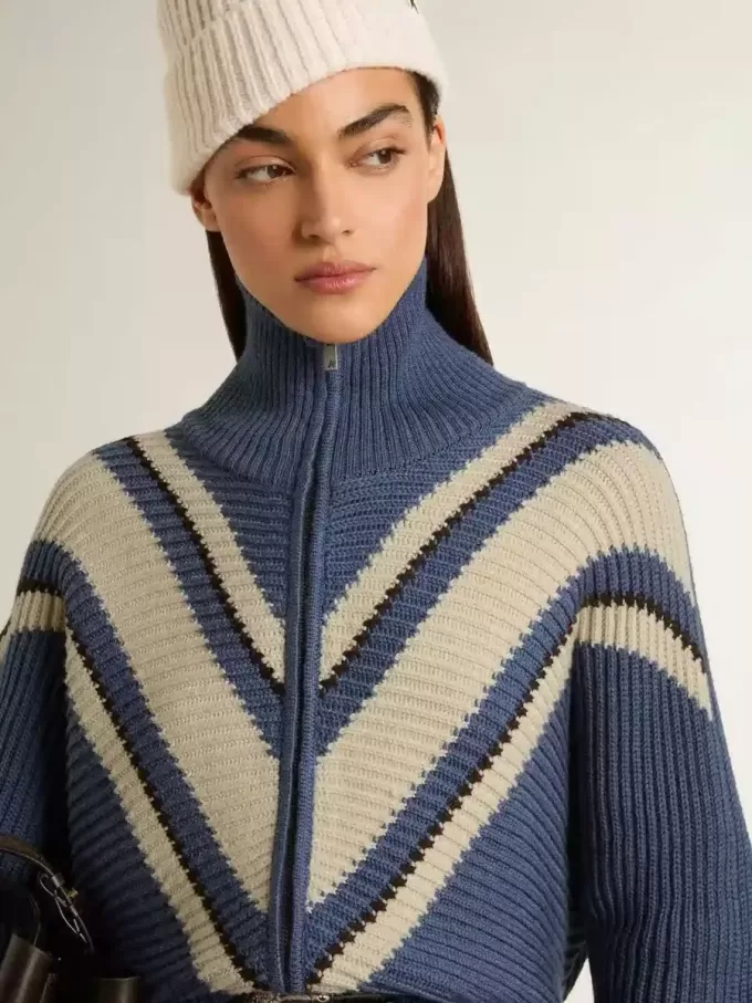 Pulover din lână jacquard albastru deschis pentru femei, cu model de culoare crem Pulover din lână jacquard albastru deschis pentru femei, cu model de culoare crem