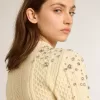 Pulover scurt pentru femei, de culoare albă uzată, cu cristale decorative Pulover scurt pentru femei, de culoare albă uzată, cu cristale decorative