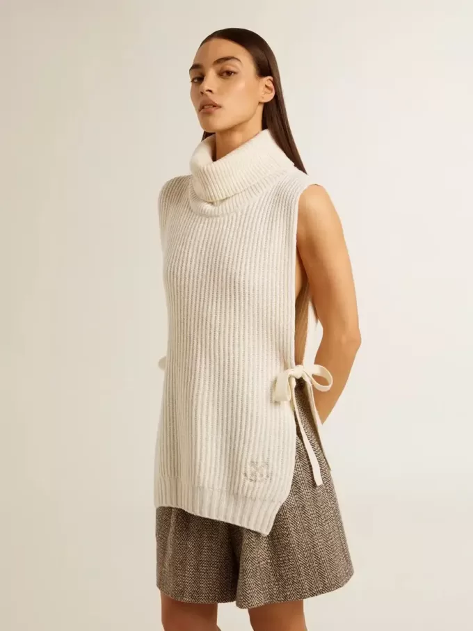 Pulover unisex alb, fără mâneci, cu guler înalt, din lână cu nervuri Pulover unisex alb, fără mâneci, cu guler înalt, din lână cu nervuri