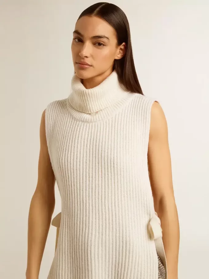 Pulover unisex alb, fără mâneci, cu guler înalt, din lână cu nervuri Pulover unisex alb, fără mâneci, cu guler înalt, din lână cu nervuri