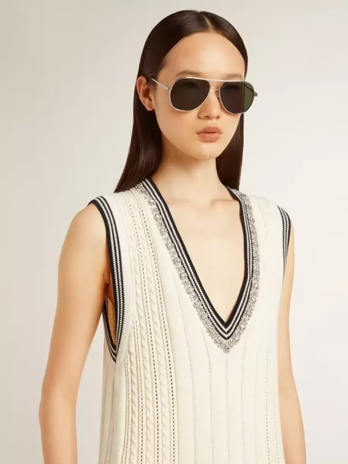 Rochie vestă din bumbac alb uzat pentru femei, cu nervuri albastru închis și cristale Rochie vestă din bumbac alb uzat pentru femei, cu nervuri albastru închis și cristale