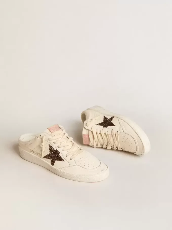 Saboturi Ball Star din piele nappa de culoare ivoriu, cu stea strălucitoare din bronz Saboturi Ball Star din piele nappa de culoare ivoriu, cu stea strălucitoare din bronz