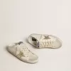 Saboturi Super-Star cu stea platinată și limbă din piele de căprioară gri gheață Saboturi Super-Star cu stea platinată și limbă din piele de căprioară gri gheață