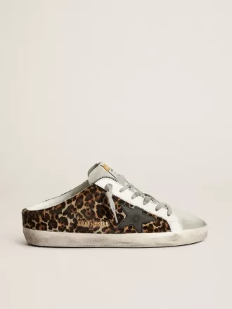 Saboturi Super-Star pentru femei din piele de ponei cu imprimeu leopard și stea neagră Saboturi Super-Star pentru femei din piele de ponei cu imprimeu leopard și stea neagră