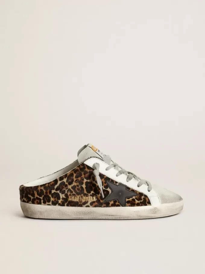 Saboturi Super-Star pentru femei din piele de ponei cu imprimeu leopard și stea neagră Saboturi Super-Star pentru femei din piele de ponei cu imprimeu leopard și stea neagră