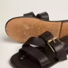 Sandale plate Margaret pentru femei, din piele neagră acoperită cu rășină Sandale plate Margaret pentru femei, din piele neagră acoperită cu rășină
