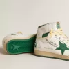 Sky-Star din piele albă cu stea din piele verde Sky-Star din piele albă cu stea din piele verde