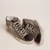 Slide pentru femei, cu parte superioară din piele laminată argintie și ținte Slide pentru femei, cu parte superioară din piele laminată argintie și ținte
