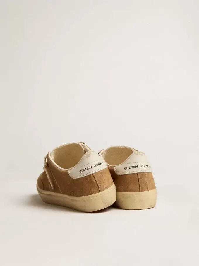 Soul Star pentru femei din piele de căprioară de culoare camel, cu talpă din piele albă și limbă Soul Star pentru femei din piele de căprioară de culoare camel, cu talpă din piele albă și limbă