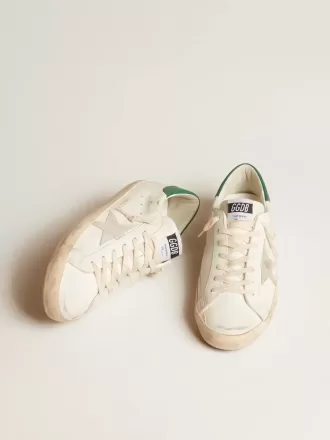 Super-Star din piele albă cu stea din piele de căprioară gri gheață și călcâi din piele verde Super-Star din piele albă cu stea din piele de căprioară gri gheață și călcâi din piele verde