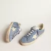 Super-Star din piele de căprioară albastră deschisă, cu stea și călcâi din piele bej Super-Star din piele de căprioară albastră deschisă, cu stea și călcâi din piele bej