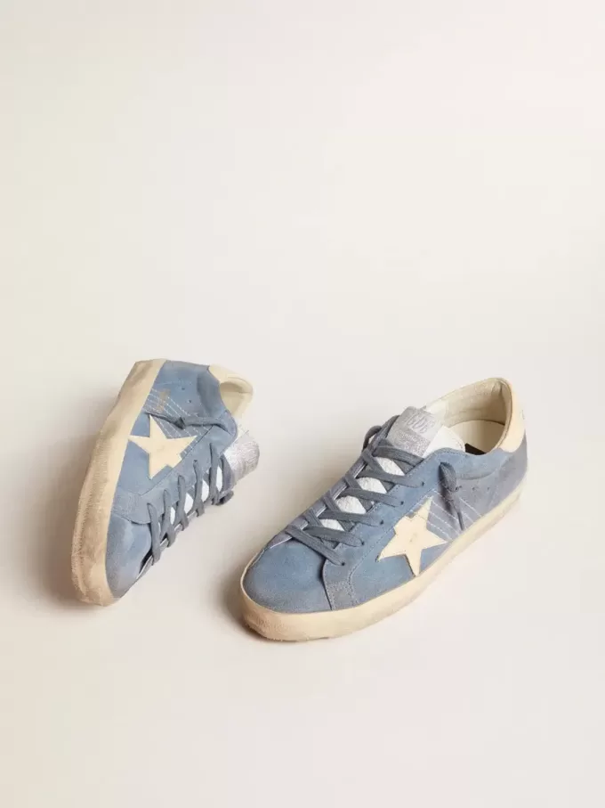 Super-Star din piele de căprioară albastră deschisă, cu stea și călcâi din piele bej Super-Star din piele de căprioară albastră deschisă, cu stea și călcâi din piele bej