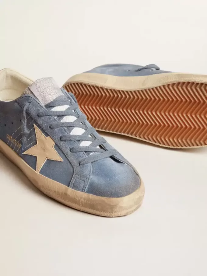 Super-Star din piele de căprioară albastră deschisă, cu stea și călcâi din piele bej Super-Star din piele de căprioară albastră deschisă, cu stea și călcâi din piele bej