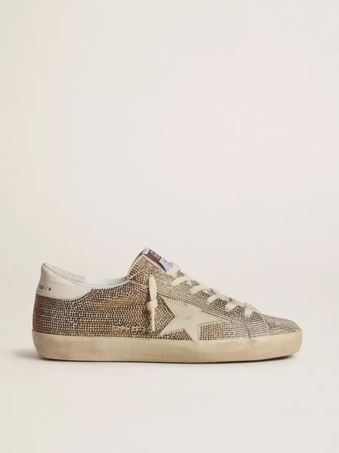 Super-Star din piele de căprioară bej și cristale multicolore, cu stea și călcâi din piele de culoare crem Super-Star din piele de căprioară bej și cristale multicolore, cu stea și călcâi din piele de culoare crem