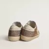 Super-Star din piele de căprioară bej și cristale multicolore, cu stea și călcâi din piele de culoare crem Super-Star din piele de căprioară bej și cristale multicolore, cu stea și călcâi din piele de culoare crem