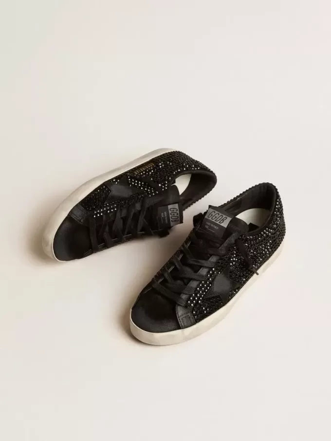 Super-Star din piele de căprioară neagră cu cristale Swarovski și stea din piele de căprioară neagră Super-Star din piele de căprioară neagră cu cristale Swarovski și stea din piele de căprioară neagră