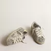 Super-Star Junior cu sclipici, stea din piele de căprioară și talpă aurie Super-Star Junior cu sclipici, stea din piele de căprioară și talpă aurie