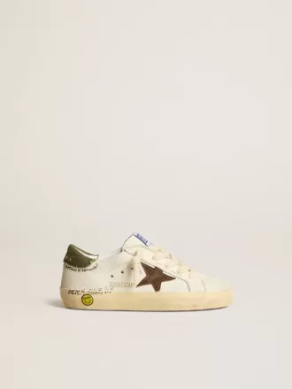 Super-Star Junior din piele nappa cu stea din piele întoarsă și talpă verde
