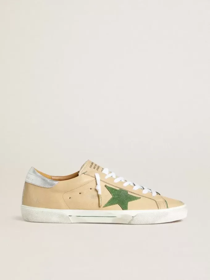 Super-Star LTD din piele bej cu stea din piele de căprioară verde și călcâi din piele argintie Super-Star LTD din piele bej cu stea din piele de căprioară verde și călcâi din piele argintie