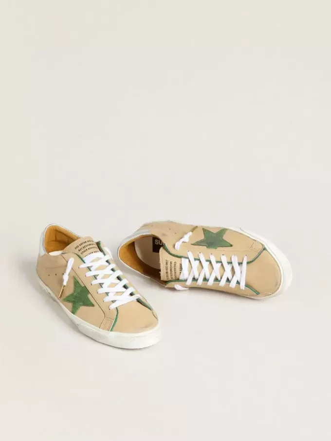 Super-Star LTD din piele bej cu stea din piele de căprioară verde și călcâi din piele argintie Super-Star LTD din piele bej cu stea din piele de căprioară verde și călcâi din piele argintie