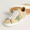 Super-Star LTD din piele bej cu stea din piele de căprioară verde și călcâi din piele argintie Super-Star LTD din piele bej cu stea din piele de căprioară verde și călcâi din piele argintie