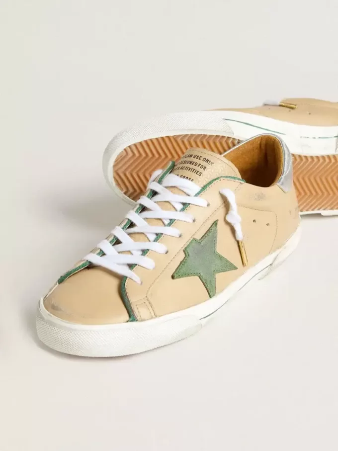 Super-Star LTD din piele bej cu stea din piele de căprioară verde și călcâi din piele argintie Super-Star LTD din piele bej cu stea din piele de căprioară verde și călcâi din piele argintie