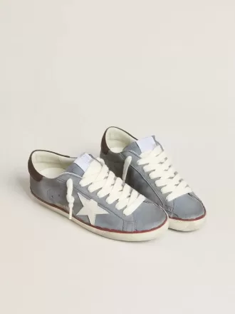 Super-Star LTD din piele nubuc albastru deschis, cu stea din piele albă și călcâi din piele maro Super-Star LTD din piele nubuc albastru deschis, cu stea din piele albă și călcâi din piele maro