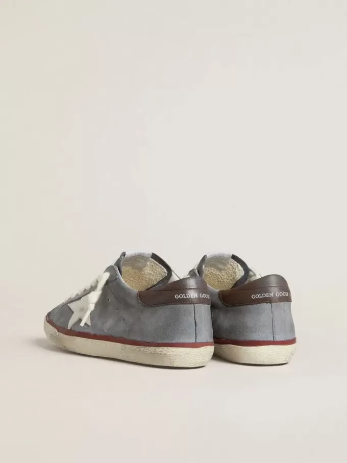 Super-Star LTD din piele nubuc albastru deschis, cu stea din piele albă și călcâi din piele maro Super-Star LTD din piele nubuc albastru deschis, cu stea din piele albă și călcâi din piele maro