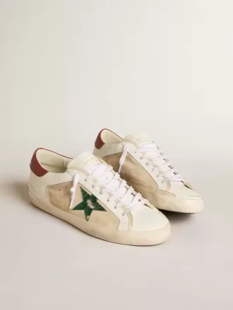 Super-Star LTD pentru bărbați, din piele de căprioară, cu stea metalică verde și bandă roșie pe călcâi Super-Star LTD pentru bărbați, din piele de căprioară, cu stea metalică verde și bandă roșie pe călcâi