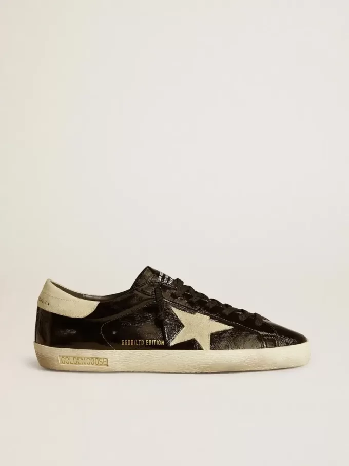 Super-Star LTD pentru bărbați, din piele lăcuită neagră, cu stea din piele de căprioară și bandă pe călcâi Super-Star LTD pentru bărbați, din piele lăcuită neagră, cu stea din piele de căprioară și bandă pe călcâi