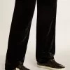 Super-Star LTD pentru bărbați, din piele lăcuită neagră, cu stea din piele de căprioară și bandă pe călcâi Super-Star LTD pentru bărbați, din piele lăcuită neagră, cu stea din piele de căprioară și bandă pe călcâi