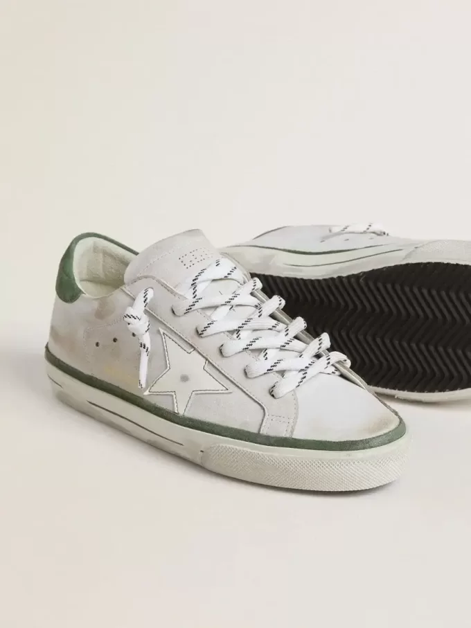 Super-Star LTD pentru femei, cu stea din piele albă și călcâi din piele de căprioară verde Super-Star LTD pentru femei, cu stea din piele albă și călcâi din piele de căprioară verde