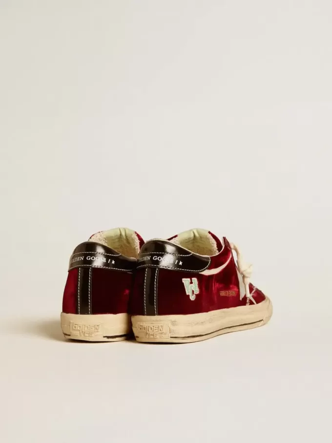 Super-Star LTD pentru femei, din catifea, cu stea și călcâi din piele metalizată Super-Star LTD pentru femei, din catifea, cu stea și călcâi din piele metalizată