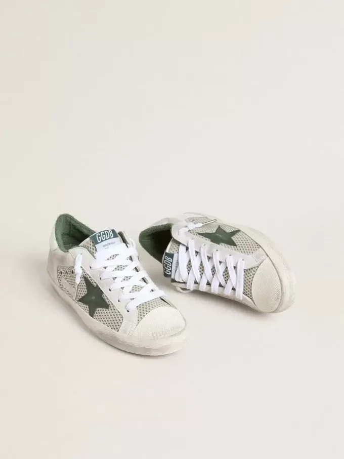 Super-Star LTD pentru femei, din piele de căprioară albă și plasă, cu stea din piele verde și călcâi din piele argintie Super-Star LTD pentru femei, din piele de căprioară albă și plasă, cu stea din piele verde și călcâi din piele argintie