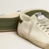 Super-Star pentru bărbați, din materiale biologice, cu stea perforată și bandă verde pe călcâi Super-Star pentru bărbați, din materiale biologice, cu stea perforată și bandă verde pe călcâi
