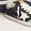 Super-Star pentru bărbați din piele de căprioară albastru închis, cu stea din piele albă și călcâi din piele albastru deschis Super-Star pentru bărbați din piele de căprioară albastru închis, cu stea din piele albă și călcâi din piele albastru deschis
