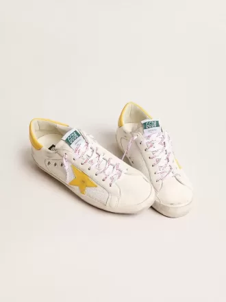 Super-Star pentru bărbați din plasă și piele nappa, cu stea din piele galbenă și bandă pe călcâi Super-Star pentru bărbați din plasă și piele nappa, cu stea din piele galbenă și bandă pe călcâi