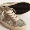 Super-Star pentru femei, cu sclipici platinat și stea din piele de căprioară gri porumbel Super-Star pentru femei, cu sclipici platinat și stea din piele de căprioară gri porumbel