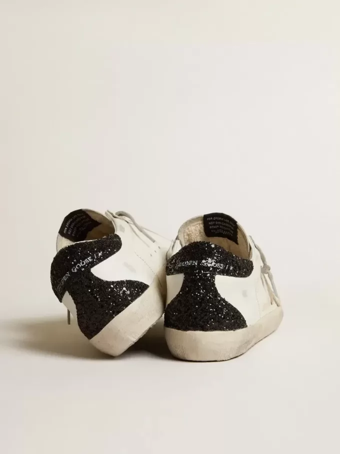 Super-Star pentru femei, cu stea aurie și talpă cu glitter negru Super-Star pentru femei, cu stea aurie și talpă cu glitter negru