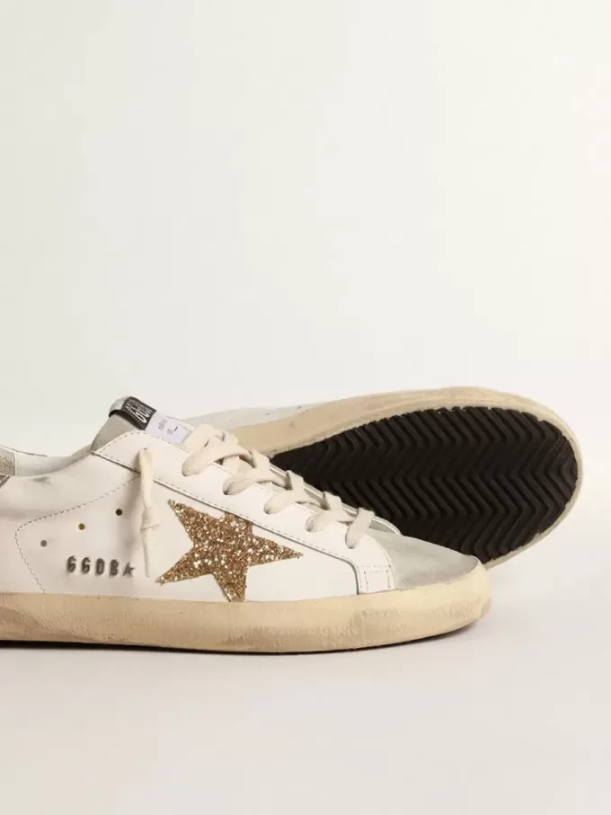 Super-Star pentru femei, cu stea aurie strălucitoare și inserții din piele de căprioară gri-gheață Super-Star pentru femei, cu stea aurie strălucitoare și inserții din piele de căprioară gri-gheață