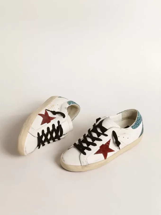 Super-Star pentru femei, cu stea din piele de căprioară burgund și talpă cu glitter albastru deschis Super-Star pentru femei, cu stea din piele de căprioară burgund și talpă cu glitter albastru deschis