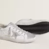 Super-Star pentru femei, cu stea din piele de căprioară gri și inserții argintii strălucitoare Super-Star pentru femei, cu stea din piele de căprioară gri și inserții argintii strălucitoare