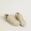 Super-Star pentru femei din piele de căprioară bej cu perle și cristale Swarovski Super-Star pentru femei din piele de căprioară bej cu perle și cristale Swarovski