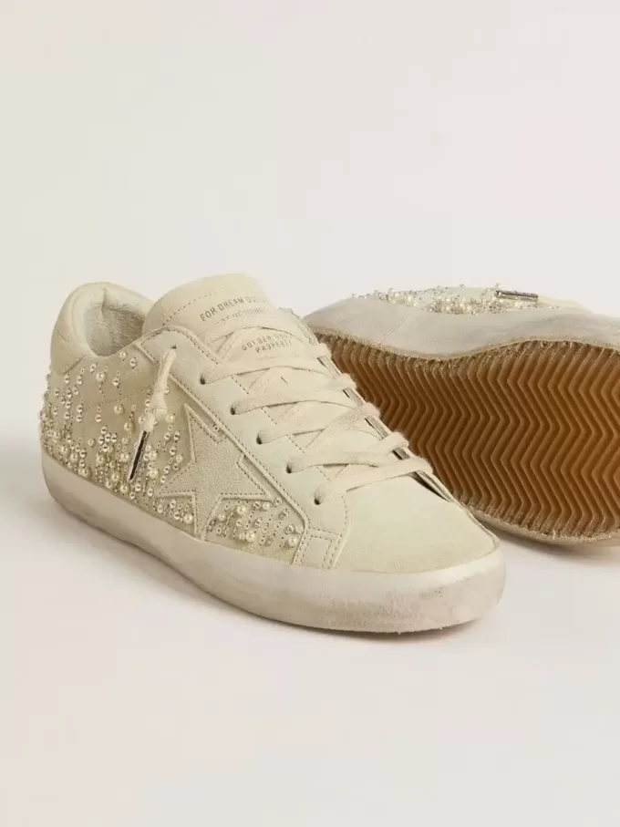 Super-Star pentru femei din piele de căprioară bej cu perle și cristale Swarovski Super-Star pentru femei din piele de căprioară bej cu perle și cristale Swarovski