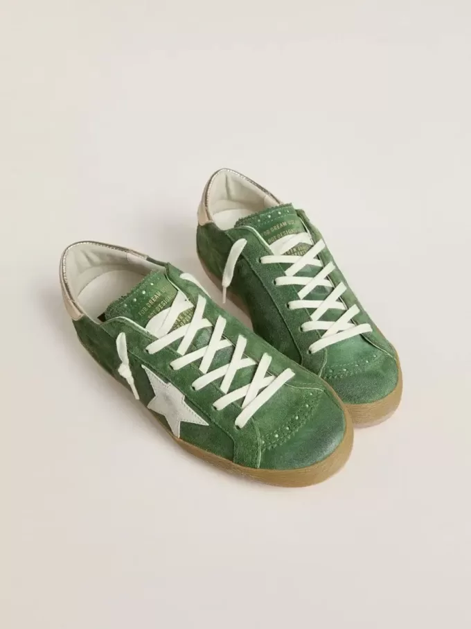 Super-Star pentru femei din piele de căprioară verde cu stea albă Super-Star pentru femei din piele de căprioară verde cu stea albă